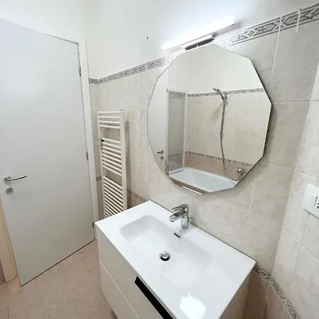 Welcome Riviera -torre D'avorio 126 Mq Piu'terrazzo25 Mq - Totalmente Rinnovato- 250 M Dal Centro - Parcheggio A Pagamento 15 Euro Al Giorno Da Prenotare In Anticipo Salvo Dispo -parking At 15 Euro Per Day To Be Booked In Advance If Avai Апартаменты Рапалло