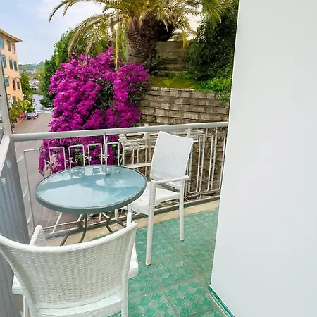 Torre D'avorio: Renovated With Terrace Near Center *