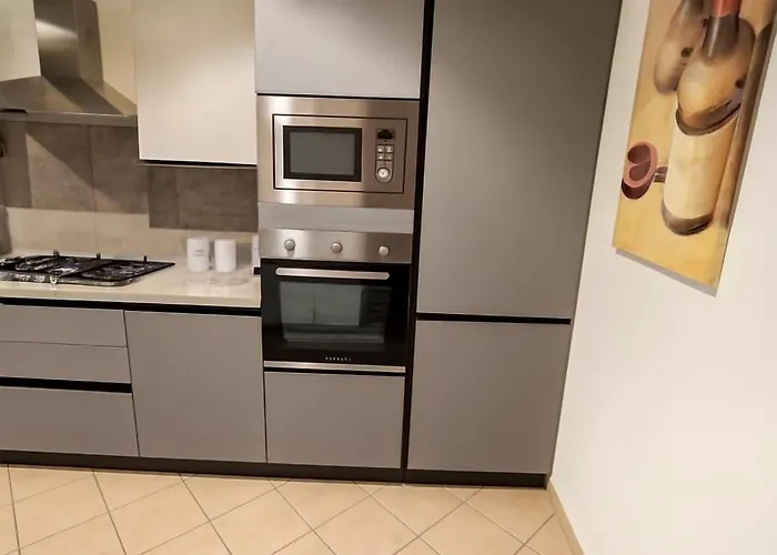 Torre D'avorio: Renovated With Terrace Near Center