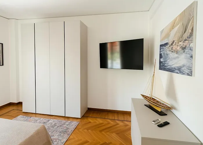 Torre D'avorio: Renovated With Terrace Near Center Apartment *